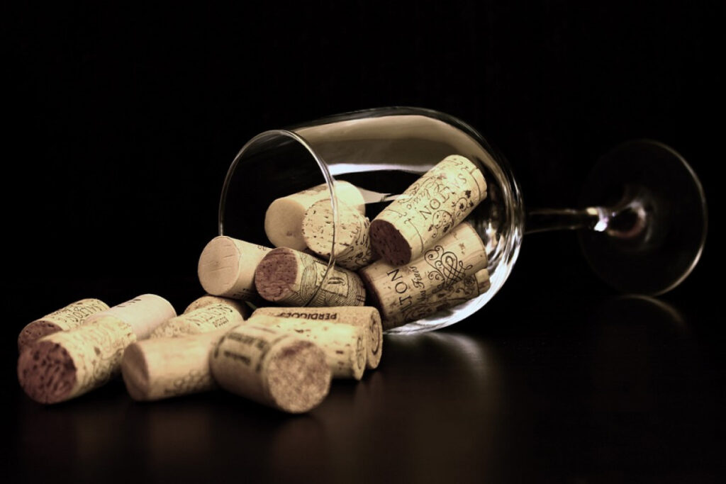 Corchos de aglomerado para embotellado del vino.